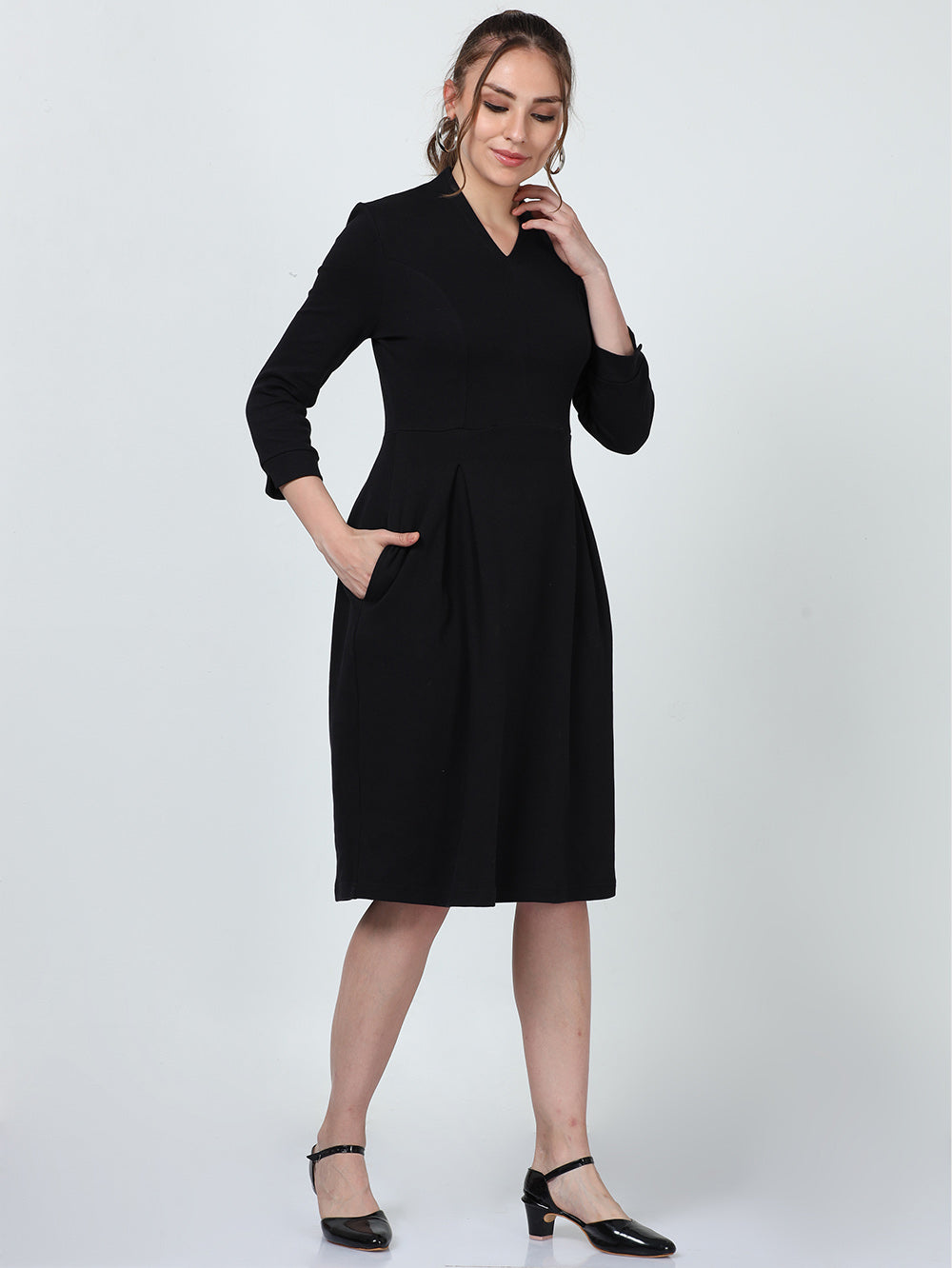 Black Elegant V-Neck Organic Cotton Dress with Pockets
