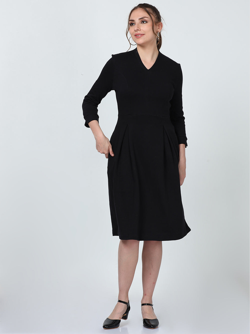 Black Elegant V-Neck Organic Cotton Dress with Pockets